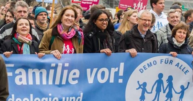 Nach Veranstalterangaben demonstrierten beim letzten Mal rund 2.400 Menschen gegen den Bildungsplan von Grün-Rot. Foto: Demo für alle