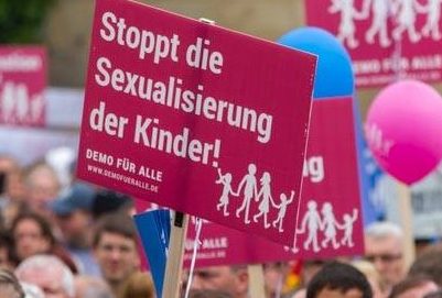 Die "Demo für alle" mobilisierte in Baden-Württemberg Tausende, die gegen neue Bildungspläne demonstrierten - für München war auch schon eine Kundgebung geplant. Foto: Demo für alle