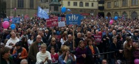 Mehr als 5.000 Menschen demonstrierten heute in Stuttgart gegen eine zunehmende Thematisierung von "Sexueller Vielfalt" im Unterricht. Foto: Demo für alle