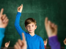 Demokratische Prinzipien in der Schule zu vermitteln, braucht Zeit. Foto: Shutterstock