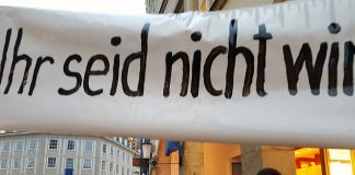 Neues Modell erklärt, warum Menschen Fremde ablehnen Negative Eigenschaften sind leichter zu unterscheiden, als positive. Was im politischen Bereich gilt, wirkt auch in der Schule. (Symbolbild) Foto: KarinKarin2 / flickr (CC BY 2.0)