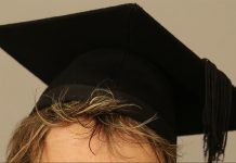 Promotion gefällig? Land legt Förderprogramm für “Dr. Lehrer” auf Erstmal kein Doktorhut für Edward Snowden. Foto: University of Exeter /flickr (CC BY 2.0)