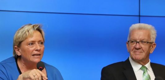 Offenbar einig. Ministerpräsident Winfried Kretschmann und Kultusministerin Susanne Eisenmann; hier bei einer Pressekonferenz im vergangenen Mai. Foto: Staatsministerium Baden-Württemberg
