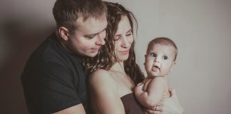 Viele Lehrer können ein Lied davon singen, Eltern kümmern sich heute intensiver um ihren Nachwuchs als früher. Foto: Profile / pixabay (CC0)