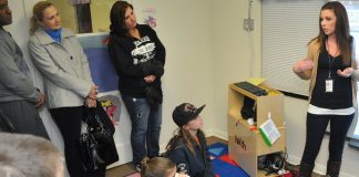 Netzwerk berät Eltern mit Migrationsgeschichte zu Bildungsfragen Das deutsche Bildungssystem ist kompliziert. In Sachsen-Anhalt erhalten Eltern mit Migrationsgeschichte nun neue Beratungsmöglichkeiten. Foto Cpl. Thomas Bricker / U.S. Department of Defense (public domain) (Ausschnitt)