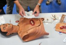 Notfallmediziner fordern regelmäßige Erste-Hilfe-Kurse für Lehrer Wird die erste Hilfe Puppe bald zu einem wiederkehrenden Bekannten für Lehrer? Zu organisatorischen Fragen, äußerte sich die DGAI nicht. Foto: Presidio of Monterey / flickr (public domain)