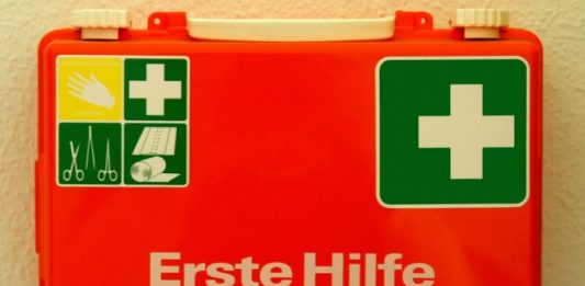 Wieder was Neues für Lehrkräfte: Erste Hilfe. Foto: S. Hofschlaeger / pixelio.de