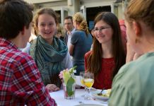 Wohl nicht an jedem Tag die typische Atmosphäre in einer Schulkantine. Foto: Stiftung Mercator / flickr (CC BY 2.0) (bearbeiteter Ausschnitt)