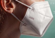 von FFP2-Maske geprägtes Profil in Detailaufnahme