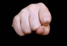 Gericht: Schüler, der Mitschüler schlägt, darf von Klassenfahrt ausgeschlossen werden