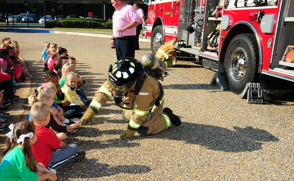 Nach Ansicht von Fachleuten eine unverzichtbare schulische Aufgabe: Brandschutzerziehung. Bild: Fort Rucker / flickr (CC BY 2.0)