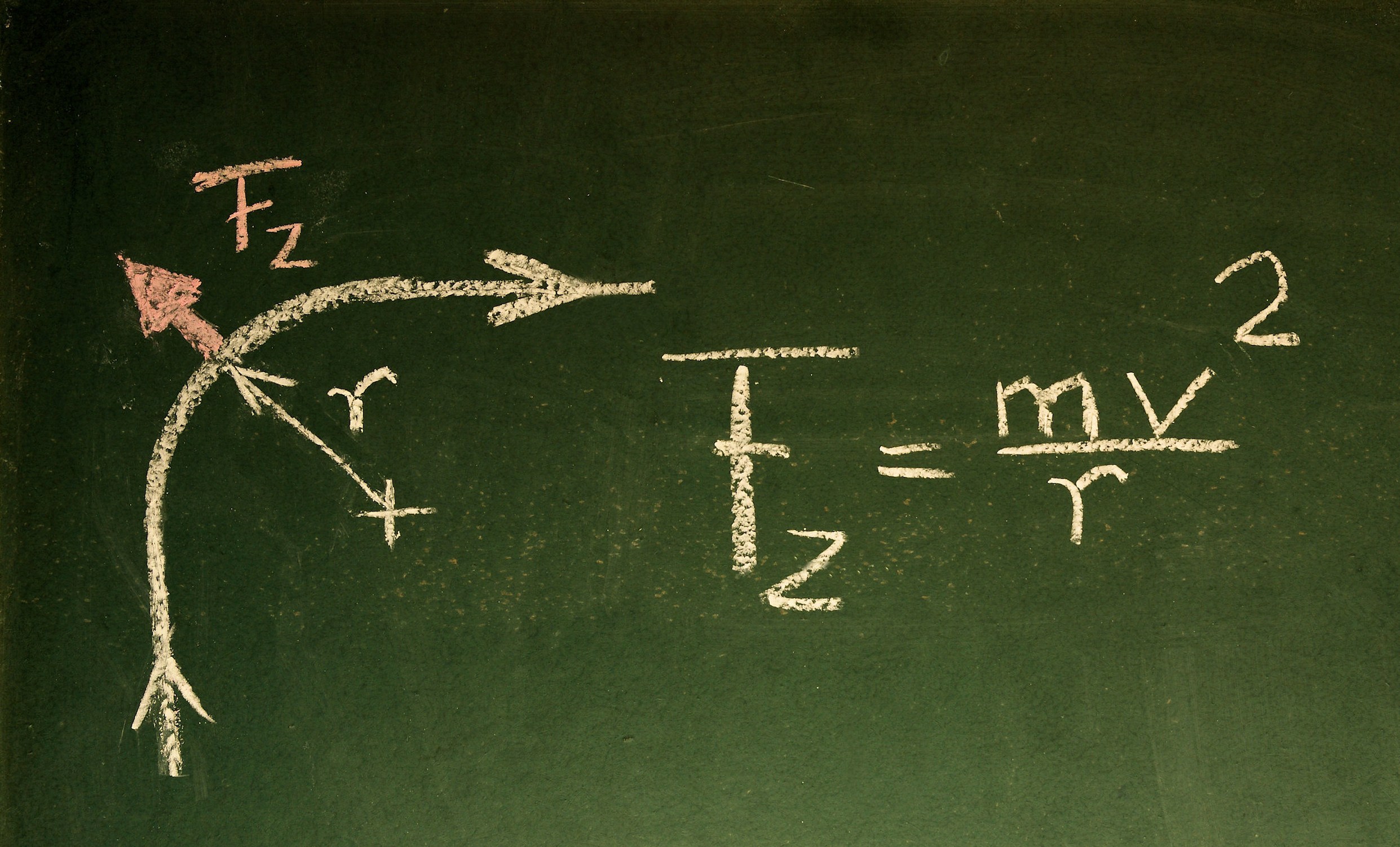 Urteil: Angehender Lehrer fällt wegen sprachlicher Defizite durchs Examen physikalische Formel auf einer Tafel