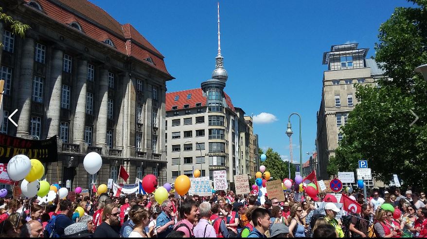 Die Wut wächst - die Beteiligung auch: Heute demonstrierten nach GEW-Angaben rund 3.500 Lehrkräfte für bessere Bedingungen. Foto: GEW Berlin