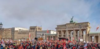 Tarifstreit: Berliner GEW mit über 6.000 Beschäftigten im ganztägigen Warnstreik