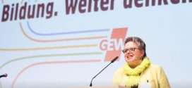 Die alte und neue GEW-Vorsitzende Marlies Tepe auf dem Gewerkschaftstag. Foto: GEW