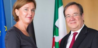 Am vergangenen Freitag erhielt Yvonne Gebauer ihrer Ernennungsurkunde zur NRW-Schulministerin von Ministerpräsident Armin Laschet. Foto: Land NRW/R. Sondermann