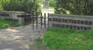 Eingang zu einem sowjetischen Ehrenfriedhof