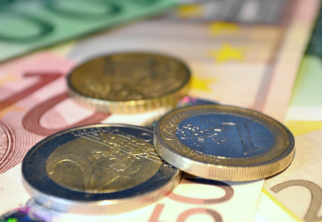 Beamte in Berlin verdienen künftig mehr. Foto: Andreas Hermsdorf / pixelio.de