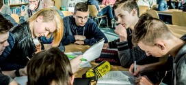 Obwohl nur 17 Prozent der in die 5. Klasse aufgenommenen Schüler eine Gymnasialempfehlunghatten, schafften 60 Prozent den Sprung in die Oberstufe. Schüler der Gesamtschule Barmen. Foto: Deutscher Schulpreis