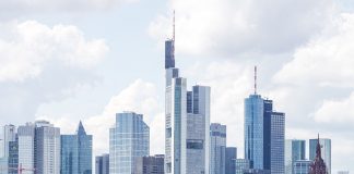 Die Stadt Frankfurt will in den nächsten fünf Jahen zehn neue Schulen errichten. Foto: Mylius / Wikimedia Commons (GFDL 1.2)