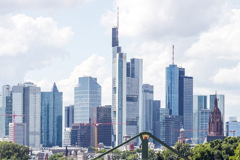 Die Stadt Frankfurt will in den nächsten fünf Jahen zehn neue Schulen errichten. Foto: Mylius / Wikimedia Commons (GFDL 1.2)
