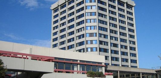 Ort des Geschehens: die Zentralmensa der Uni Göttingen. Foto: Magnus Mertens / Wikimedia Commons (CC BY-SA 2.5)