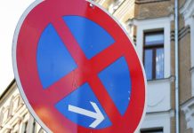 Elterntaxis: Bußgelder schrecken kaum Halten im Halteverbot stellt für viele Eltern im morgendlichen Stress eine lässliche Sünde dar. Foto: myimmo / pixabay (CC0)