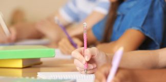 Tag der Handschrift: Warum bei Schülern das Handschreiben und die Rechtschreibung eng zusammenhängen – ein Interview