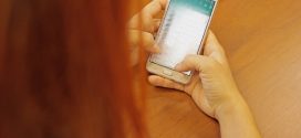 Sofern eine Lehrkraft es als notwendig erachtet, über Messenger mit Eltern oder Schülern zu kommunizieren, kommen laut Leitfaden nur europäische Anbieter, die eine Ende-zu-Ende-Verschlüsselung anbieten, in Betracht. Foto: Marco Verch / flickr (CC BY 2.0)