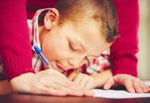 Eltern unter Leistungsdruck: Unser Kind kommt in die Schule – und wir mit! Was Experten empfehlen, damit der Familienfrieden nicht leidet