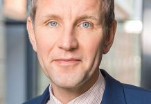 Biedermann und Einpeitscher: Der AfD-Funktionär und frühere Lehrer Björn Höcke. Foto: Alexander Dalbert / Wikimedia Commons