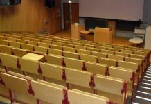 Mäßigungsgebot: Hochschullehrer haben mehr Freiheiten als andere Beamte Moderne Lehrkonzepte funktionieren nicht in leeren Hörsäälen. Foto: Thomas Kohler / flickr (CC BY 2.0)