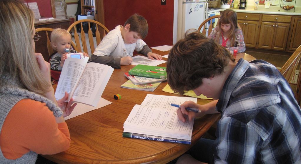Lernen am Küchentisch: Für diese amerikanische Familie in Des Moines findet der Unterricht zu Hause statt. Foto: IowaPolitics.com / flickr (CC BY-SA 2.0)