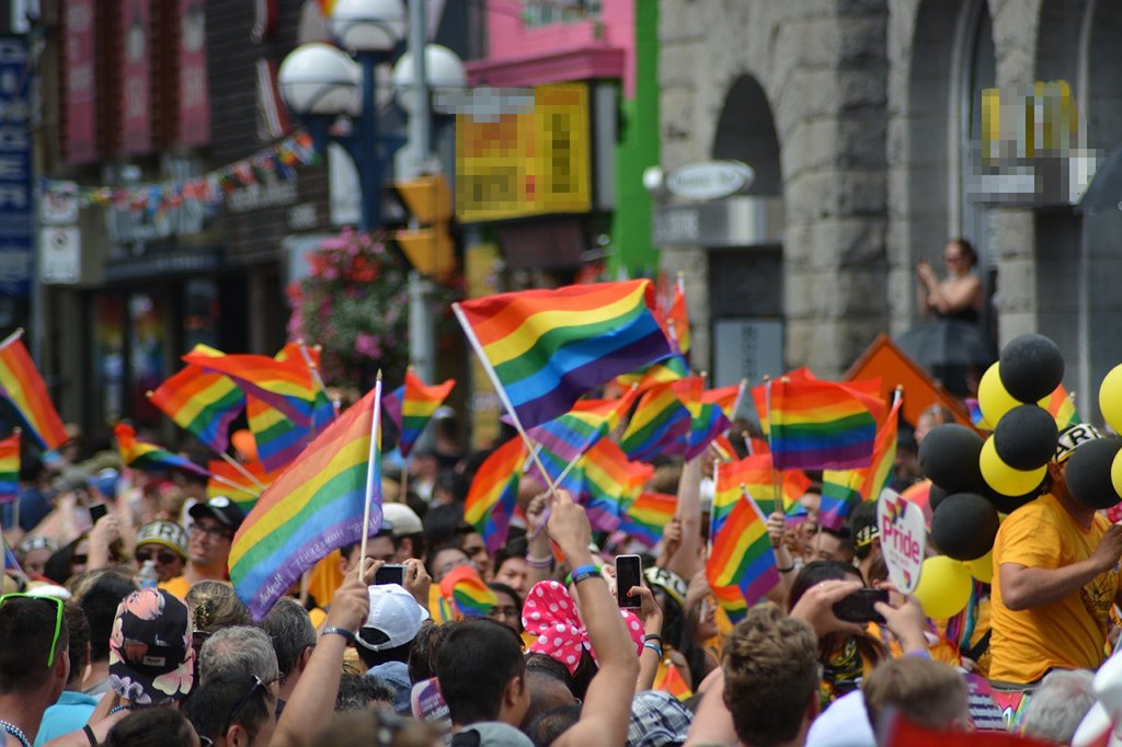 Homosexualität ist noch längst nicht überall in der Gesellschaft akzeptiert. Foto: naeimasgary / Pixabay (CC0 1.0)