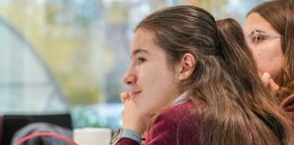 Kostenfreies Schulangebot: Inspiring Girls Deutschland begeistert Mädchen für MINT-Berufe