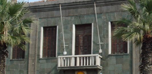 Das deutsche Generalkonsulat in Izmir. Nach der Schließung der deutschen Schule in der 4-Millionen-Enwohner-Stadt drohen neue Spannungen im Verhältnis zwischen Deutschland und der Türkei. Foto: IBausK / Wikimedia Commons (CC BY-SA 3.0)