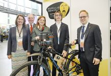 Luftfilter konstruiert: Jugend-forscht-Teilnehmer zeigen Politikern, wie Problemlösen geht