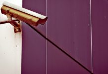 Schüler und Lehrer haben grundsätzlich das Recht, sich unbeobachtet an der Schule zu bewegen. Foto: MichaelGaida / Pixabay (CC0 1.0)