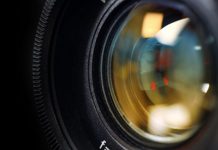 Fotografier-Verbot in Schulen sorgt für Wirbel – ein Fachanwalt erklärt, warum sich Eltern unbedingt daran halten sollten