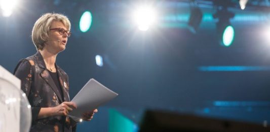 Vergeblicher Einsatz: Bundesbildungsministerin Anja Karliczek auf der re:publica in Berlin, einer der wichtigsten Konferenzen zu den Themen der digitalen Gesellschaft. Foto: Jan Zappner/re:publica / flickr (CC BY-SA 2.0)