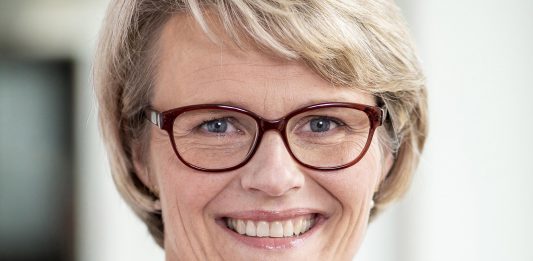 Kommt am Freitag zur KMK - und wird sich dort einiges anhören müssen: Bundesbildungsministerin Karliczek. Foto: Bundesregierung / Guido Bergmann