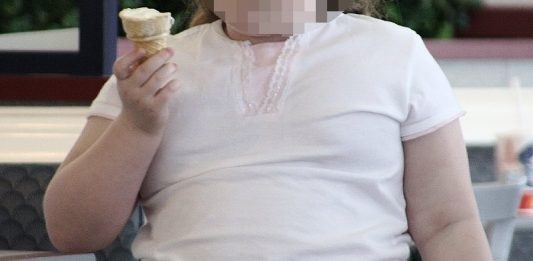 Auf rund 1,8 Billionen Euro schätzt Gesundheitsökonomin Diana Sonntag die Folgekosten kindlicher Adipositas. Foto: Robert Lawton / Wikimedia Commons (CC BY-SA 2.5)