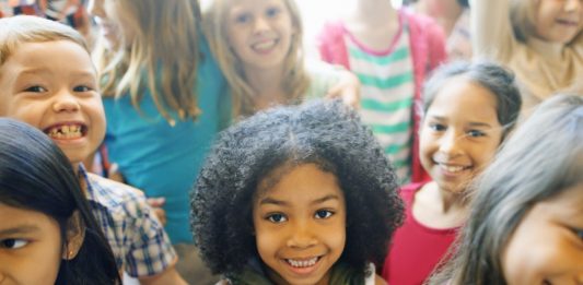 multiethnische Kindergruppe