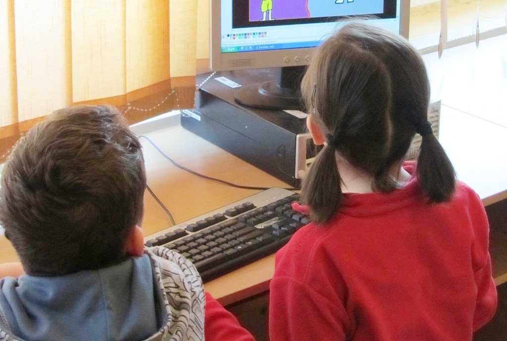 Je acht Tests am Computer in Deutsch und Mathe sind sind im Rahmen des Programms pro Schuljahr vorgesehen. Foto: Tomasz Mikolajczyk / pixabay (CC0) 