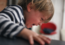 Wenn Kinder beißen, treten und schlagen: Kita-Erzieherinnen berichten immer öfter von Gewalt – auch gegen sich selbst