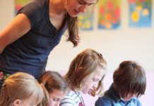 Der Bachelor-Studiengang „Kindheitspädagogik“ an der Alanus Hochschule qualifiziert für die pädagogische Arbeit in Kindertageseinrichtungen, der Offenen Ganztagsbetreuung, Foto: Charlotte Fischer