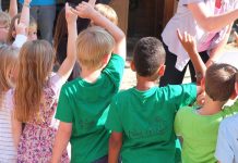 Einschulungskorridor: Gut für die Kinder, schwierig für Kitas – Plätze werden knapp Eine Erzieherin ohne Deutschkenntnisse – in Lüneburg scheint das Experiment zu funktionieren. Foto: Westfale / Pixabay (CC0)