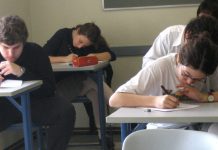 Ende des Turbo-Abis naht: NRW-Kabinett will G9-Gesetz verabschieden Knapp 2.600 Schüler nutzen die Möglichkeit, die Abi-Prüfung zu wiederholen. Foto: ccarlstead / flickr (CC BY 2.0)