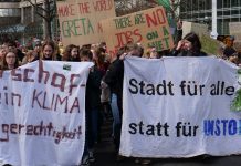 Bundeswirtschaftsminister Peter Altmaier und FDP-Chef Christian Lindner sähen die Demonstrationen (hier am 8. März 2019 in Frankfurt) lieber außerhalb der Schulzeit. Foto: Leonhard Lenz / Wikimedia Commons (CC0 1.0)