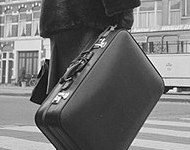 Herrenloser Koffer bei Grundschule löst Polizeieinsatz aus